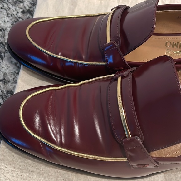 Salvatore Ferragamo Loafer Size 9 Burgundy and Gold - Picture 7 of 7